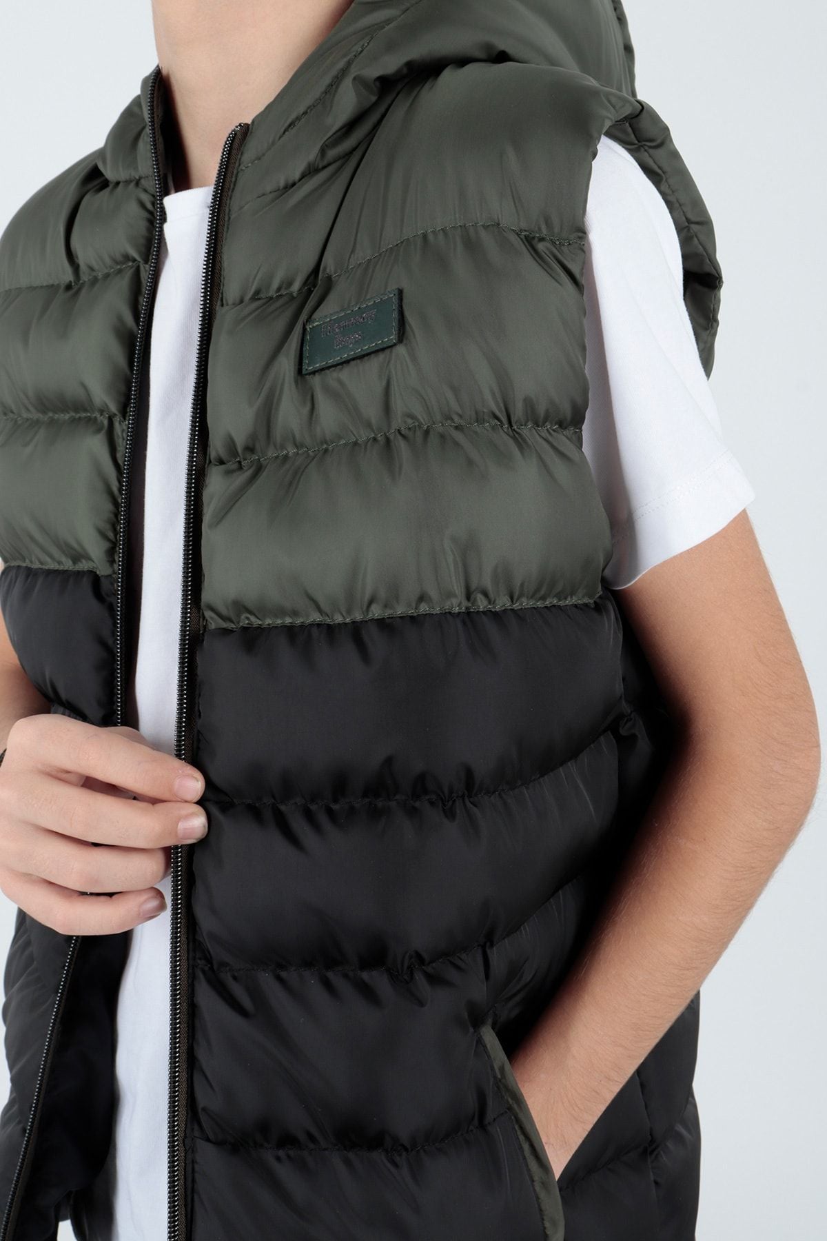 Boys Trend Inflatable Vest with Garter Ak216364